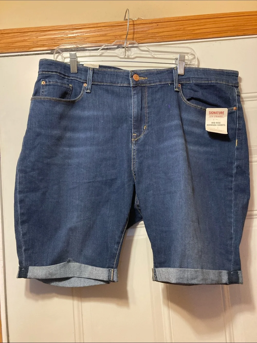 Levi’s Dark Wash Denim Rolled Hem‎ Shorts 20 NWT